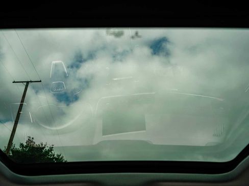 Used 2023 Audi Q5 e Premium w/ Convenience Package image 11