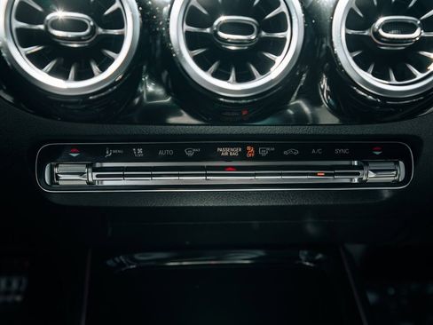 Used 2023 Mercedes-Benz GLA 35 AMG 4MATIC image 34