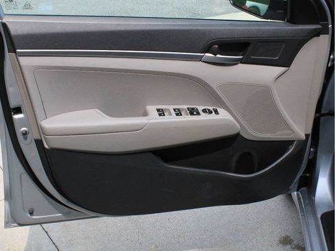 Used 2020 Hyundai Elantra SE w/ Cargo Package (C1) FWD image 9