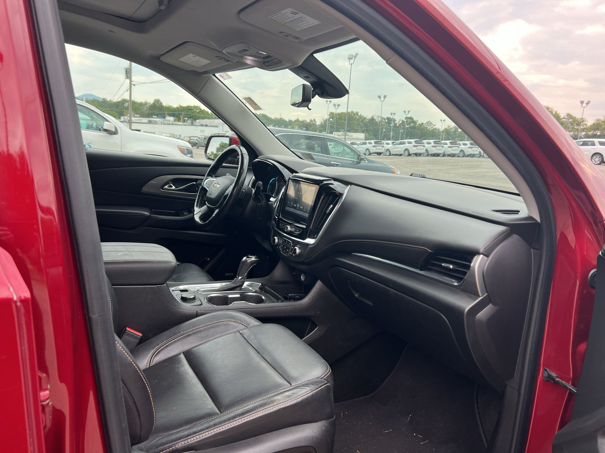 Used 2019 Chevrolet Traverse LT w/ LT Premium Package AWD/4WD image 9