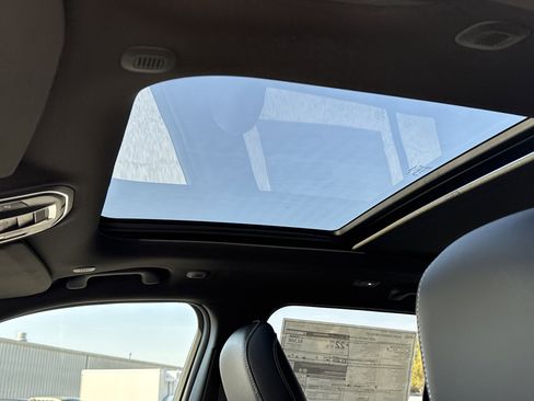 New 2025 Jeep Grand Cherokee Limited w/ Black Appearance Package image 38