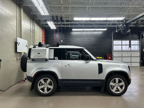 Used 2021 Land Rover Defender 90 First Edition AWD/4WD image 3