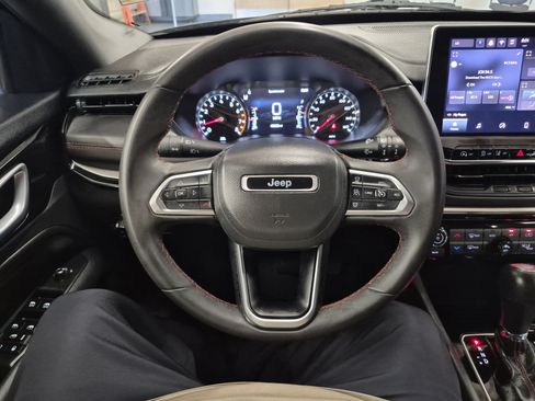 Used 2025 Jeep Compass Trailhawk AWD/4WD image 26