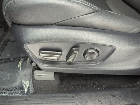 Used 2024 Toyota Tacoma TRD Off-Road image 15