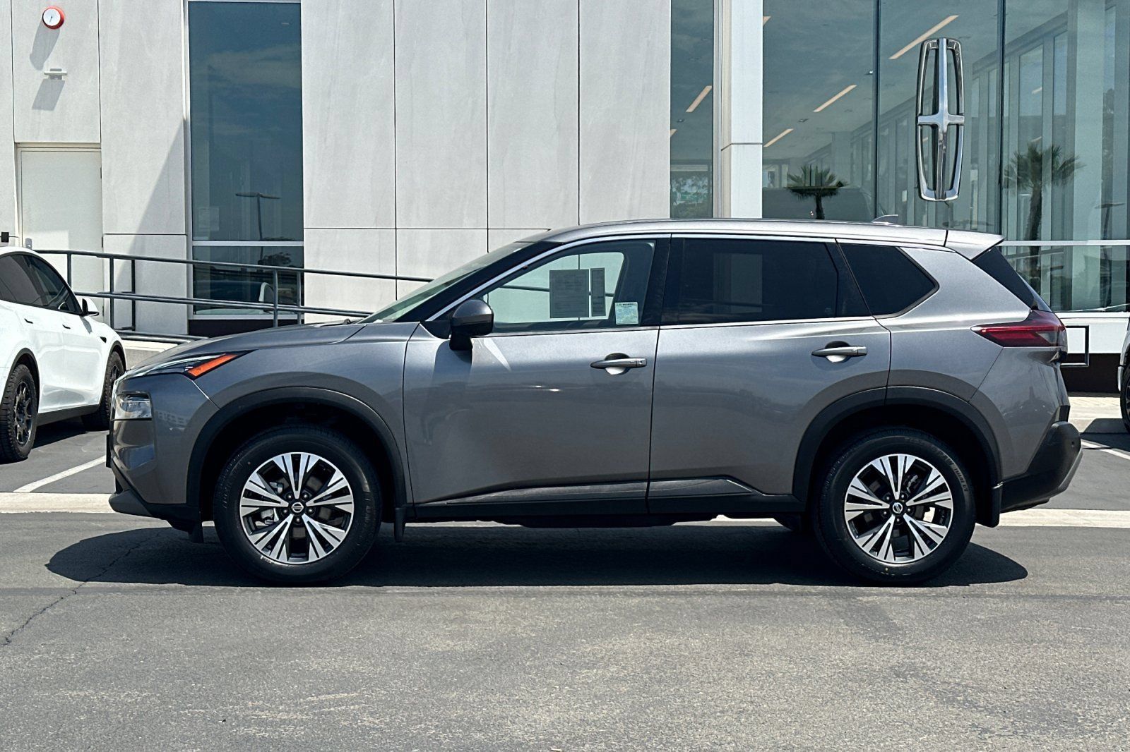 Used 2021 Nissan Rogue SV AWD/4WD image 6