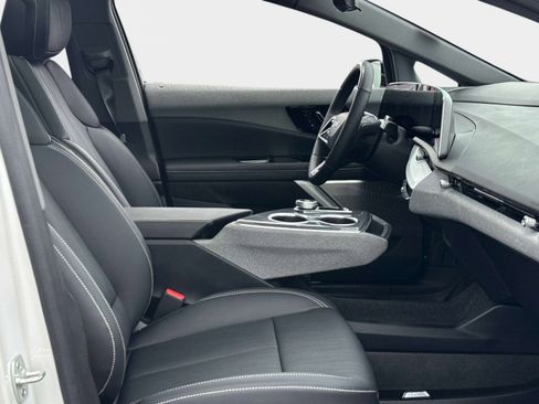 Certified 2025 Cadillac Optiq Luxury 2 w/ LPO, Floor Liner Package AWD/4WD image 11
