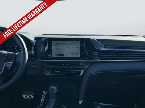 Used 2025 Toyota Camry SE FWD image 15