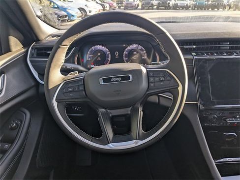 New 2025 Jeep Grand Cherokee L Laredo image 14