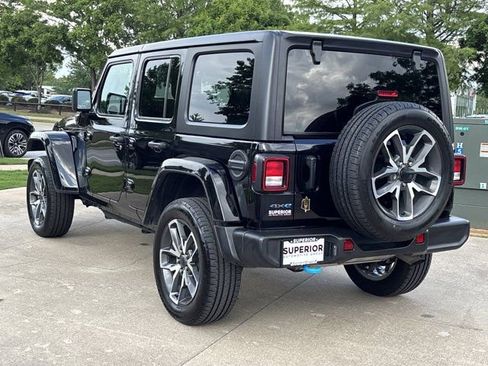 Used 2024 Jeep Wrangler Unlimited w/ Convenience Group AWD/4WD image 8