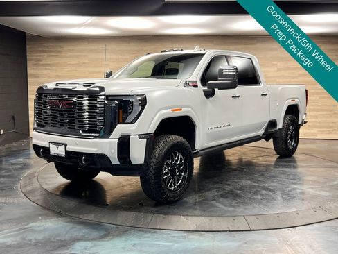 Used 2024 GMC Sierra 3500 Denali w/ Denali Reserve Package AWD/4WD image 5