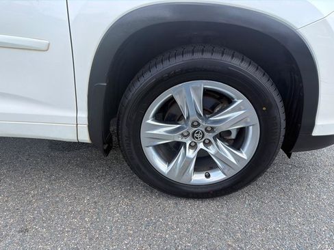 Used 2018 Toyota Highlander Limited FWD image 36