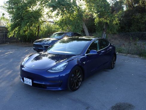 Used 2020 Tesla Model 3 Standard Range Plus RWD image 3