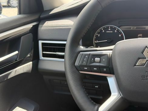 New 2026 Mitsubishi Outlander SE AWD/4WD image 10