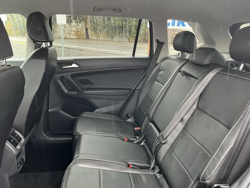 Used 2021 Volkswagen Tiguan SE image 14