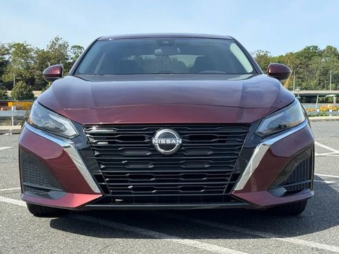 Used 2023 Nissan Altima 2.5 SV image 2