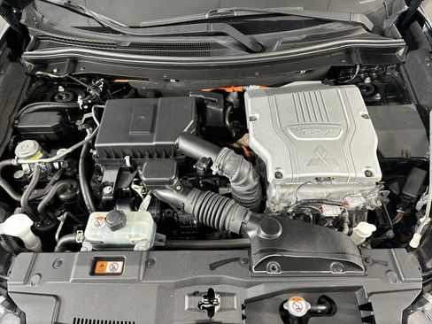 Used 2018 Mitsubishi Outlander SEL image 32