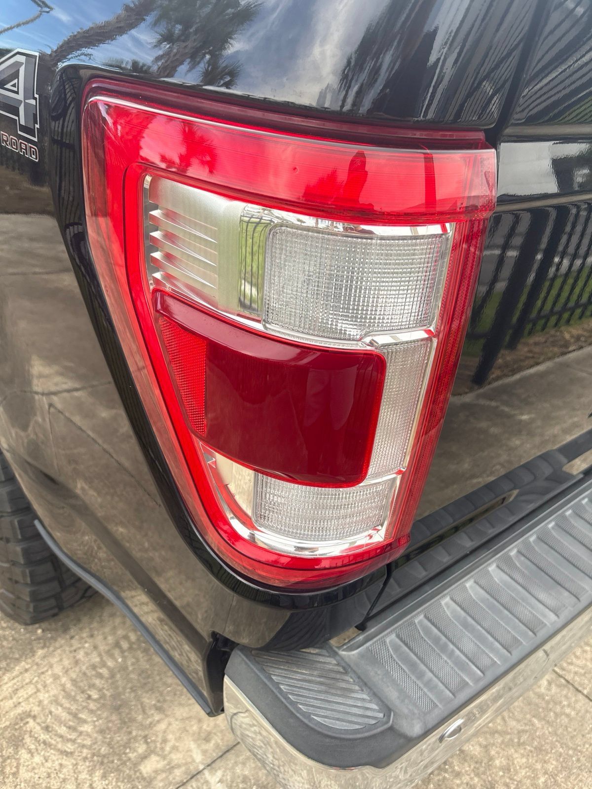 Used 2022 Ford F150 Lariat AWD/4WD image 10