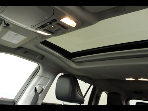 Used 2023 Toyota Highlander XLE AWD/4WD image 29