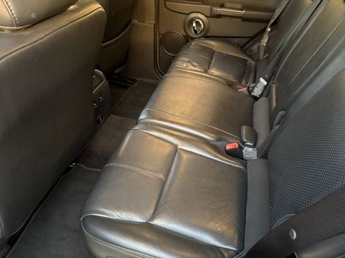 Used 2010 Jeep Commander Limited w/ Trailer Tow Group IV image 38