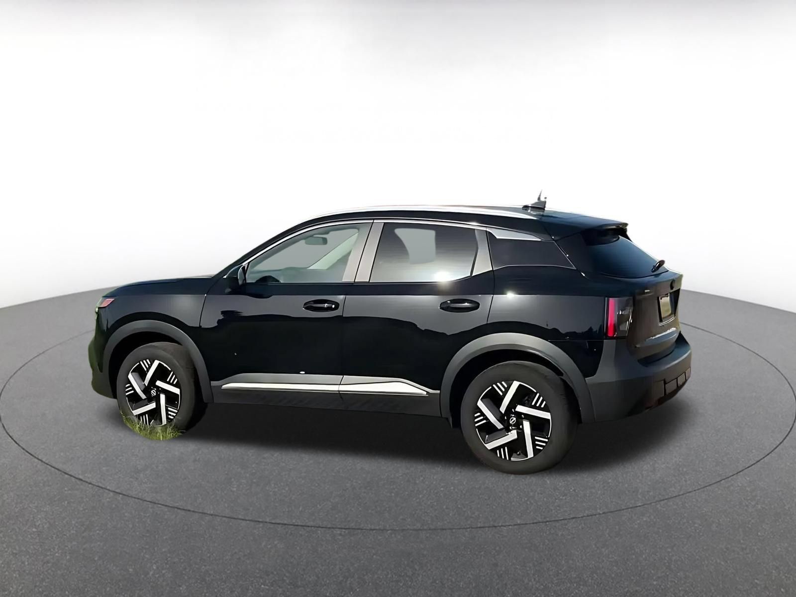 Used 2026 Nissan Kicks SV w/ Cold Weather Package FWD image 9