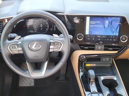 Used 2025 Lexus NX 250 FWD w/ Towing Package (2000 Lbs) image 33