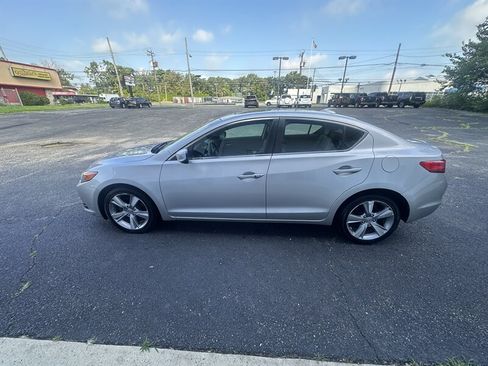 Used 2013 Acura ILX w/ Premium Package FWD image 4