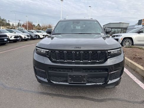 Used 2024 Jeep Grand Cherokee L Limited w/ Luxury Tech Group II image 2