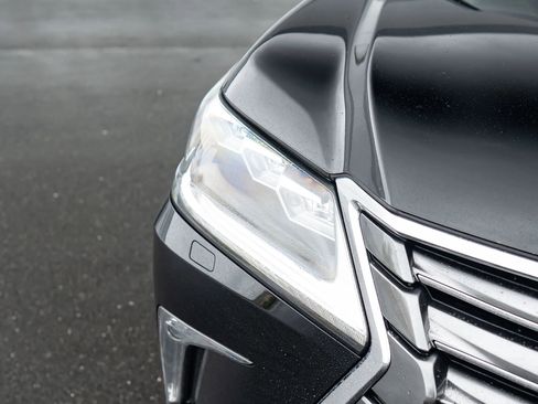 Used 2017 Lexus LX 570 4WD w/ Luxury Package image 11