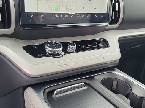 New 2025 Ford Expedition Active image 28