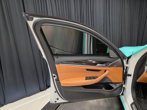 Used 2023 BMW 530i xDrive image 14