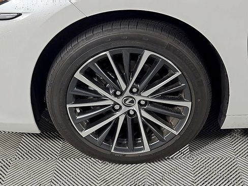 Used 2025 Lexus ES 350 w/ Premium Package FWD image 9