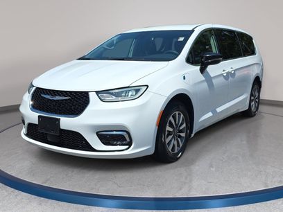 Used 2024 Chrysler Pacifica Limited