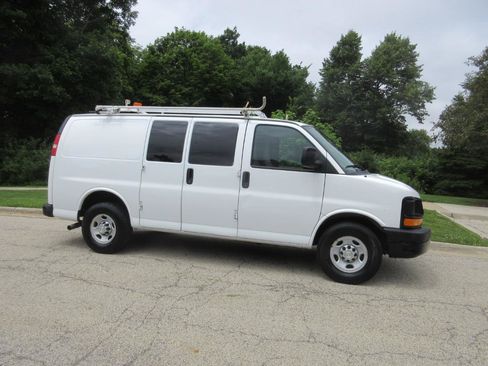 Used 2014 Chevrolet Express 2500 RWD image 4