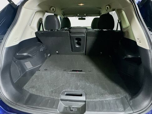 Used 2018 Nissan Rogue SV w/ Premium Package image 26