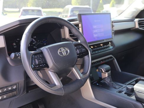 Used 2024 Toyota Tundra Limited AWD/4WD image 19