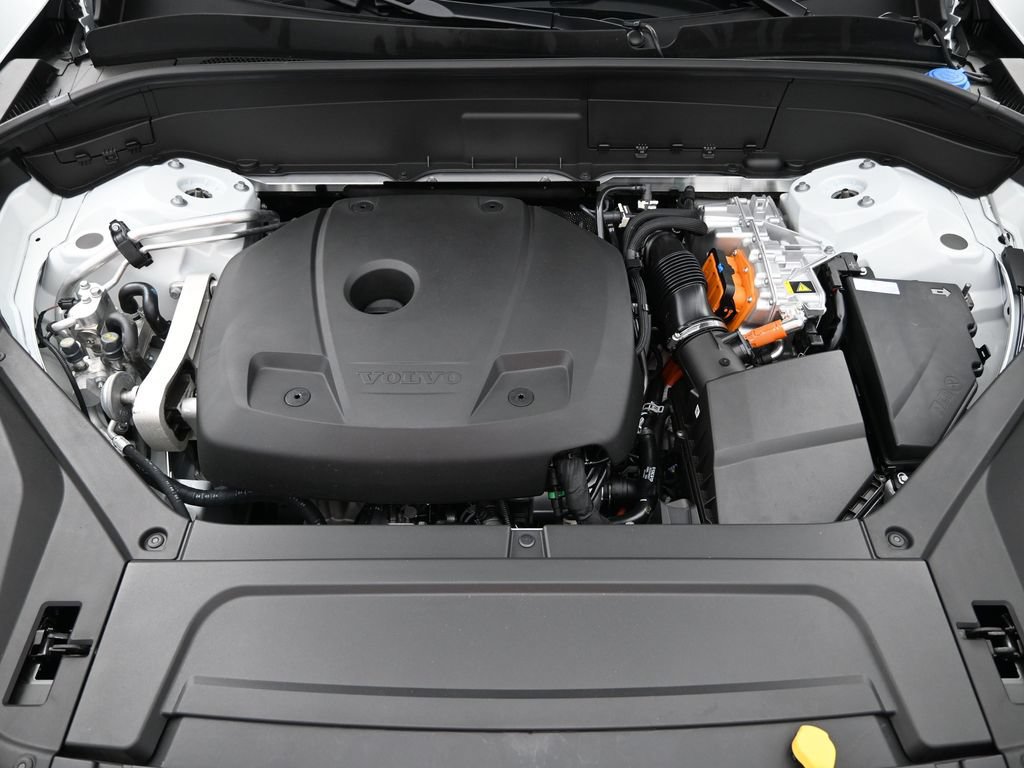 Certified 2025 Volvo XC90 T8 Core w/ Protection Package Premier AWD/4WD image 37
