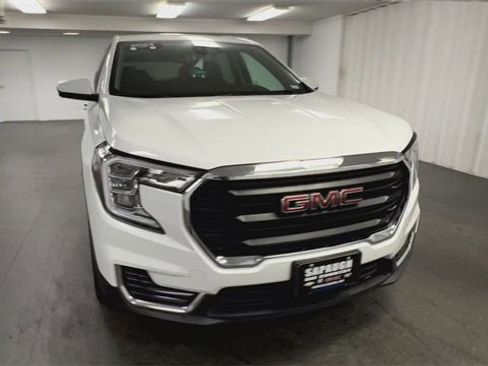 Certified 2024 GMC Terrain SLE image 3