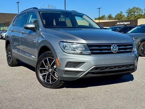 Used 2021 Volkswagen Tiguan SE image 1