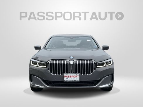 Used 2022 BMW 750i xDrive w/ Luxury Rear Seating Package AWD/4WD image 2