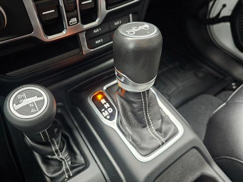 Used 2020 Jeep Wrangler Unlimited Sahara w/ Uconnect 4C Nav & Sound Group AWD/4WD image 30