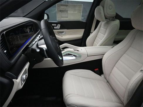 New 2026 Mercedes-Benz GLS 580 4MATIC image 18