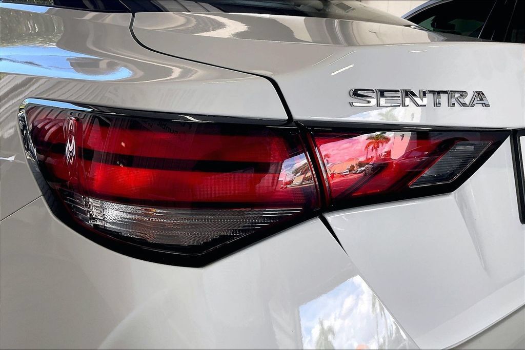 Used 2025 Nissan Sentra SV FWD image 17