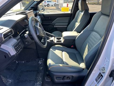 Certified 2025 Toyota 4Runner Trailhunter AWD/4WD image 37