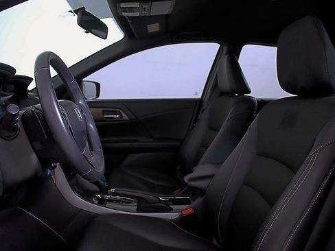 Used 2017 Honda Accord Sport image 21