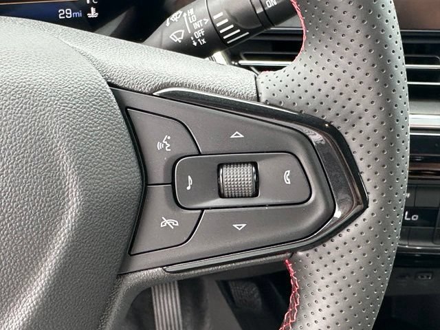 Used 2026 Chevrolet Trax RS FWD image 32
