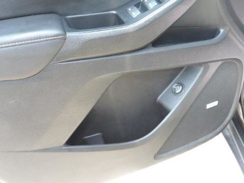 Used 2021 Chevrolet Traverse LT w/ LT Premium Package image 34