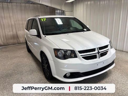 Used 2017 Dodge Grand Caravan GT FWD image 2