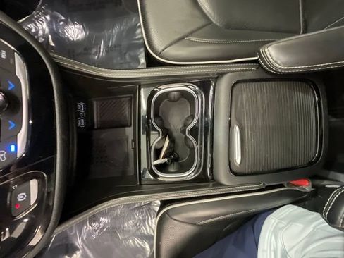 Used 2025 Chrysler Pacifica Limited FWD image 21