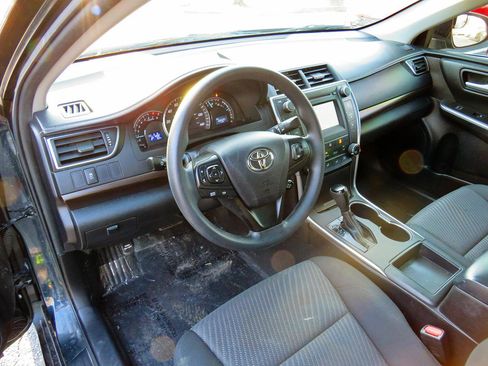 Used 2015 Toyota Camry LE image 12