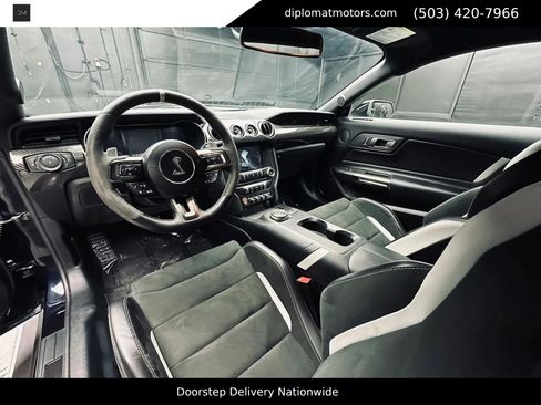 Used 2021 Ford Mustang Shelby GT500 w/ Carbon Fiber Track Pack RWD image 17